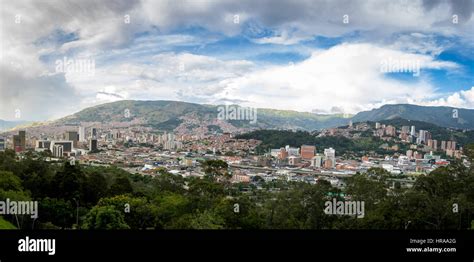 Medellin Skyline Fotos E Imágenes De Stock Alamy