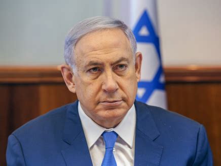 אתר סדרות מביע את תמיכתו במפלגת הליכוד בראשות בנימין נתניהו לראשות הממשלה וקורא לקהל המשתמשים להצביע ״מחל״ בקלפי גם כן ובכך להמשיך את השגשוג המדיני, הביטחוני והצמיחה כלכלית האדירה. למה אנחנו אובססיביים לשיער של ביבי ומה הקשר בינו ובין לינה דנהאם?