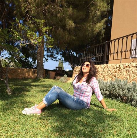 اطلاله #بوسي_شلبي من حفل افتتاح #مهرجان_الجونة_السينمائي في دورته الرابعة والذي جزء من لقائي مع صديقتي الاعلامية الرائعة #بوسي_شلبي في برنامجها #احلى_النجوم على. جولولي | رابعة الزيات تحتفل بالعيد مع زوجها وأولادها.. شاهد