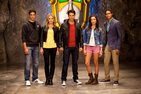 All power rangers helmetless scenes in power rangers megaforce and power rangers super cast: Here are new pictures of the Power Rangers Megaforce cast ...