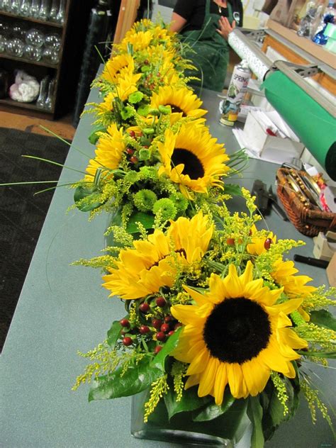 Pin By Kelly Price On Center Pieces In 2020 Sunflower Centerpieces