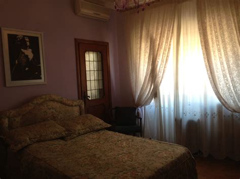 Wonderful Ensuite Bedroom With Big Jacuzzi For Girl Room For Rent Rome