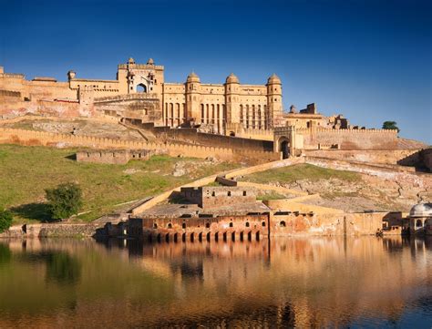 5 Wonderful Tourist Places In Rajasthan Near Delhi Oyo Hotels Travel