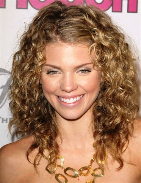 25 Medium Length Curly Hairstyles For Womens Feed