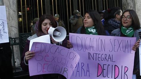 ofensiva conservadora la oposición chilena busca frenar la educación sexual integral desde el