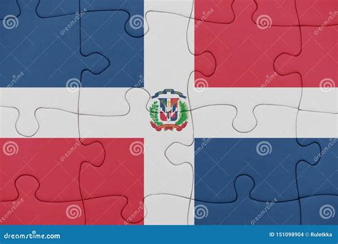 Desconcierte Con La Bandera Nacional De La Repblica Dominicana Foto De