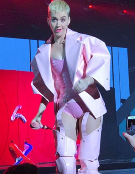 Katy Perrys Most X Rated Performance Ever Star Flashes Nether Regions In Shock Display Daily