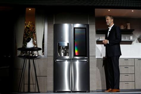 Lg Executives Are Left Red Faced After The Firm S Cloi Smart Robot Malfunctions On Stage At Tech