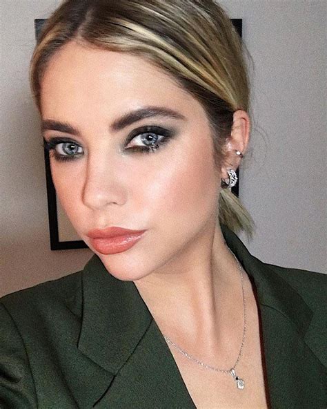 Gorgeous Celebrity Makeup Looks Everyone Can Pull Off 12 Fashionisers©
