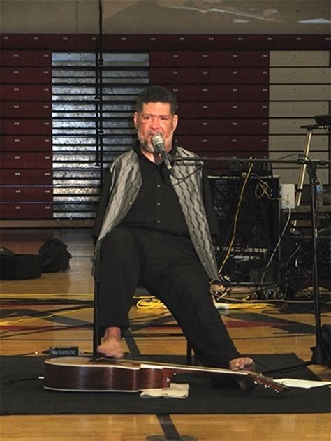 adom armless guitarist touches hearts at chaminade madonna