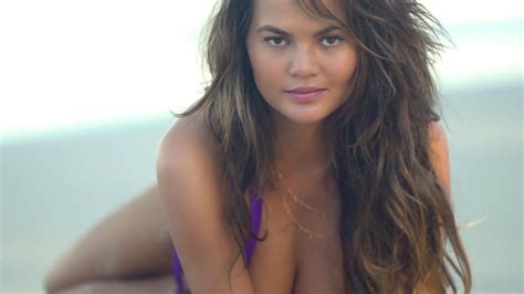 Chrissy Teigen Sexy Sports Illustrated Swimsuit Issue