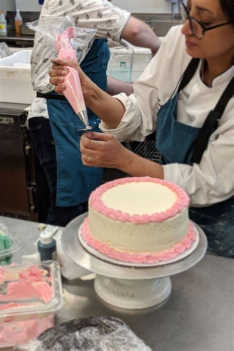 If Youd Like To Learn How To Decorate A Cake Youve Got To Check Out