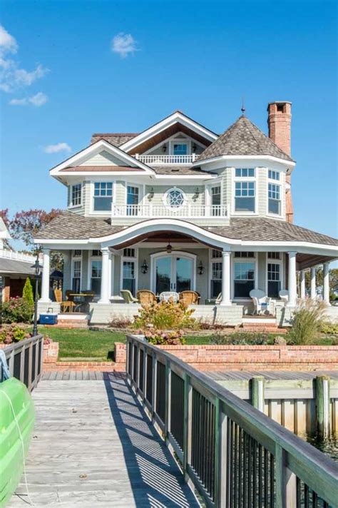 15 Superb Coastal Home Exterior Designs For The Beach Lovers