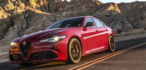 Le versioni top di giulia e stelvio aggiungono alle rinomate performance da supercar nuovi. Galerie de l'intérieur et de l'extérieur de l'Alfa Romeo ...