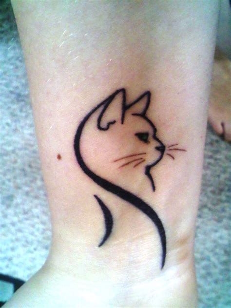 10 Cute And Lovely Cat Tattoos For Women Flawssy