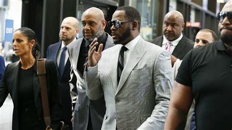 r kelly pleads not guilty to new sex charges the hollywood reporter