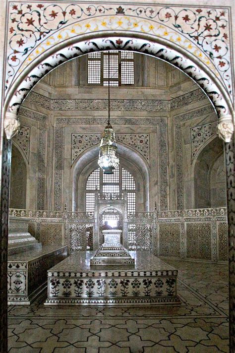 Inside The Taj Mahal Jigsaw Puzzle