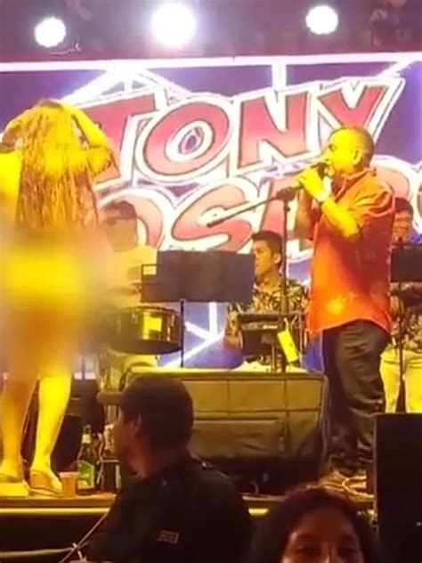 Tony Rosado Desnudó A Joven En Concierto Defensoría Y Mimp Piden Intervención De La Fiscalía
