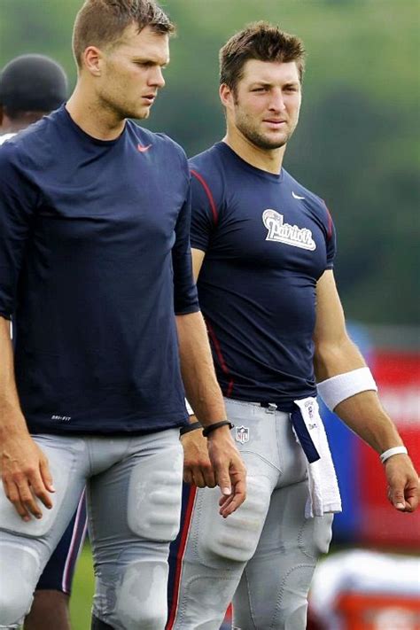 Tim Tebow And Tom Brady At The Patriots Training Camp Timtebow Patriots Ropa Gym Hombre
