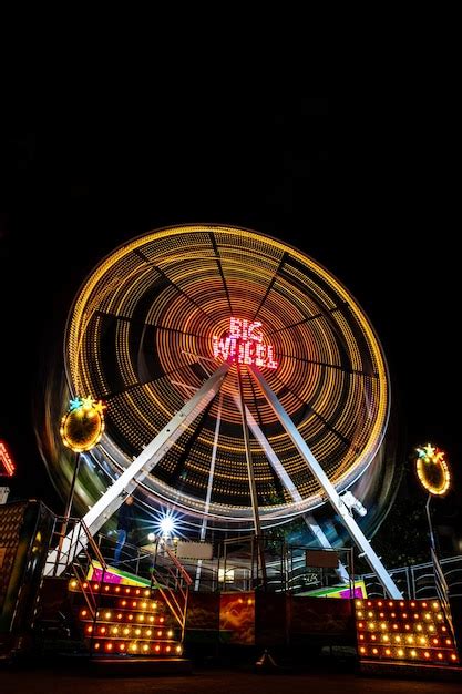 Premium Photo Ferris Wheel Long Exposure Shot In The Nightvertical Format