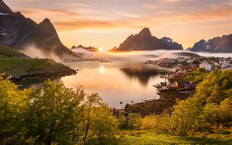 2880x1800 Norway Scenery Mountains Reine Fog Sun Bay 4k Macbook Pro
