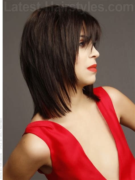 It's often dismissed as a transition stage between, say, a blunt bob and long flowing locks. 35 Shoulder Length Haircuts Examples
