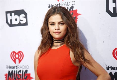 Selena Gomez Flaunts Sexy Back On Instagram Following Pda Filled Date
