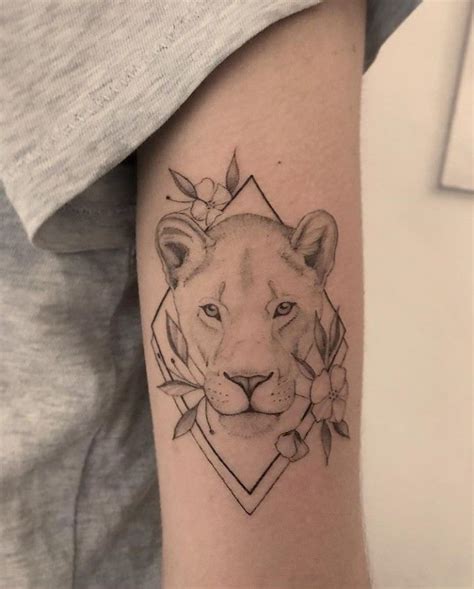 Lioness Tattoo In 2020 Lioness Tattoo Lion And Lioness Tattoo