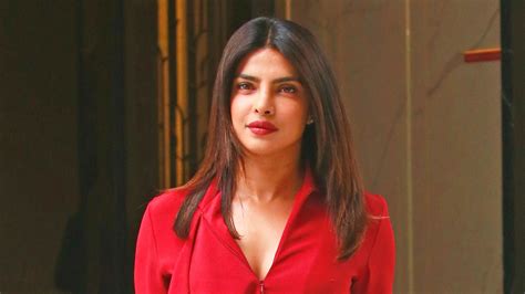 Priyanka Chopra Is A Tech Investor Now—and She S Got A New Power Look To Prove It Vogue