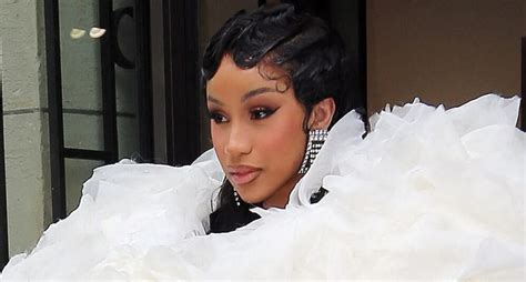Cardi B Declares She Has Been Single For A Minute Now Amid Divorce Rumors 247 News Around