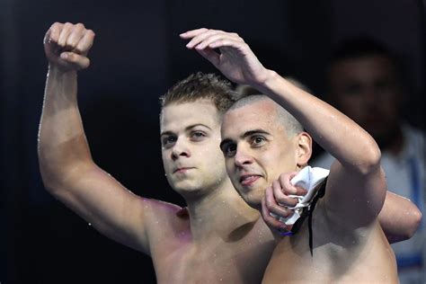 Cseh nagyon örült az ezüstnek, kenderesi viszont kifejezetten csalódottnak tűnt. Cseh László és Kenderesi Tamás ronggyá verte a mezőnyt ...