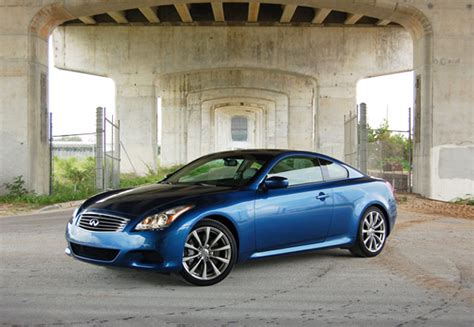 The g37 is a sportier sports coupe; a072umys: Infiniti G37 Coupe Sport