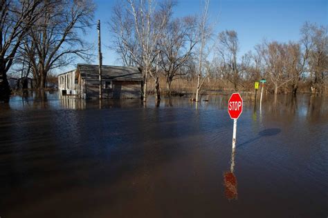 Levees Have Begun To Breach Evacuations Continue As Flooding Worsens In Nebraska Iowa