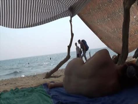 Moglie Nuda In Spiaggia Per Eccitare I Guardoni Solopornoitaliani