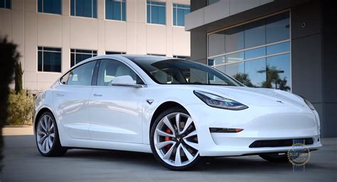 Ce n'est pas qu'une question de prix. Tesla Model 3 Performance Declared To Be In A Class Of Its ...