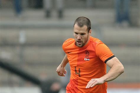 2014 World Cup Ron Vlaar Named To Netherlands 23 Man Roster 7500 To Holte