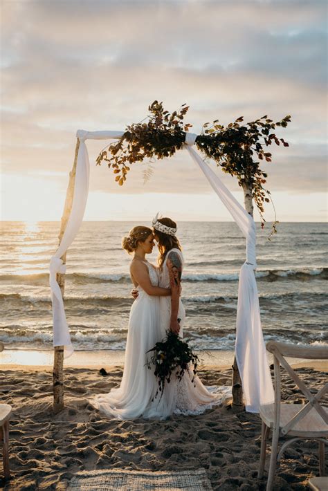 Planning A Beach Wedding Youll Want To Copy Every Detail In This