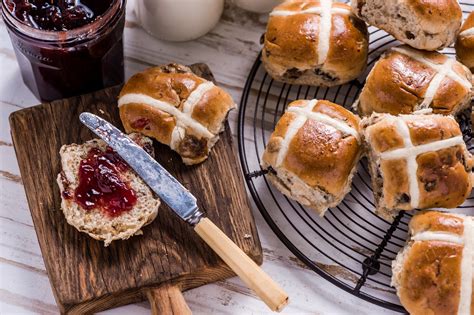 Hot Cross Buns recipe | Epicurious.com