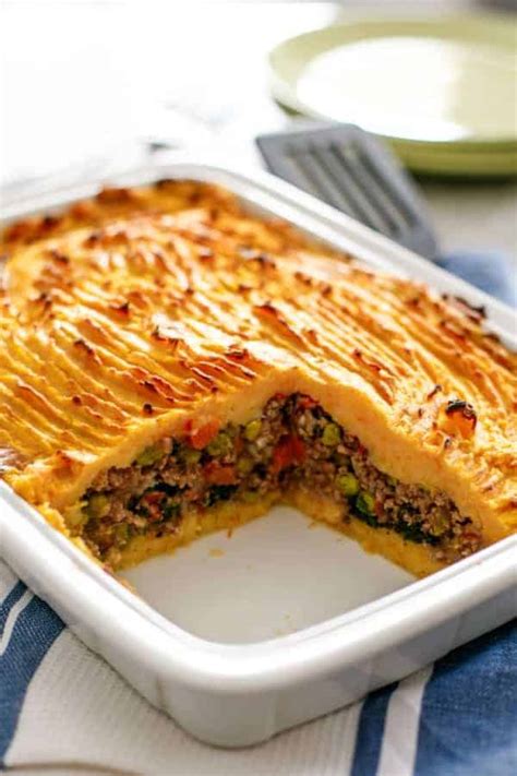 This easy shepherd's pie recipe is filled with lots of veggies and tender ground beef (or lamb), simmered together in the most delicious sauce, and topped with the creamiest mashed potatoes. Beef and Pumpkin Shepherd's Pie