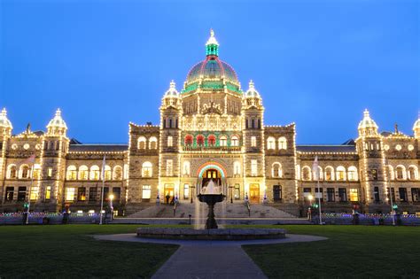 This Handy City Guide To The Top 10 Things To See And Do In Victoria