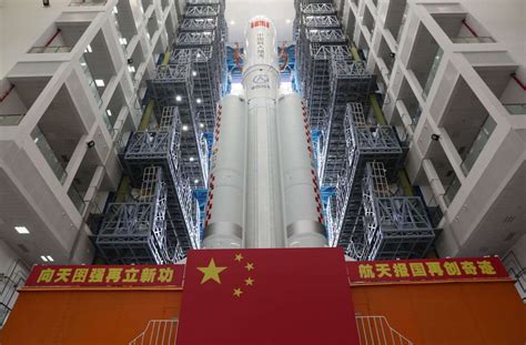 Dass während des wiedereintritts der zwanzig tonnen schweren rakete mit dem namen langer marsch 5b y2 in die. Die Kombination aus dem Kernmodul „Tianhe" der ...