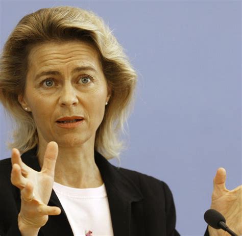 Born 8 october 1958) is a german politician who has been the minister of defence since 2013, and she is the first woman in german history to hold that office. Betreuungsgeld: Ursula von der Leyen provoziert die CSU - WELT
