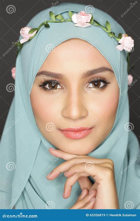 Fashionable Muslimah Woman Stock Image Image Of Pretty 65356819