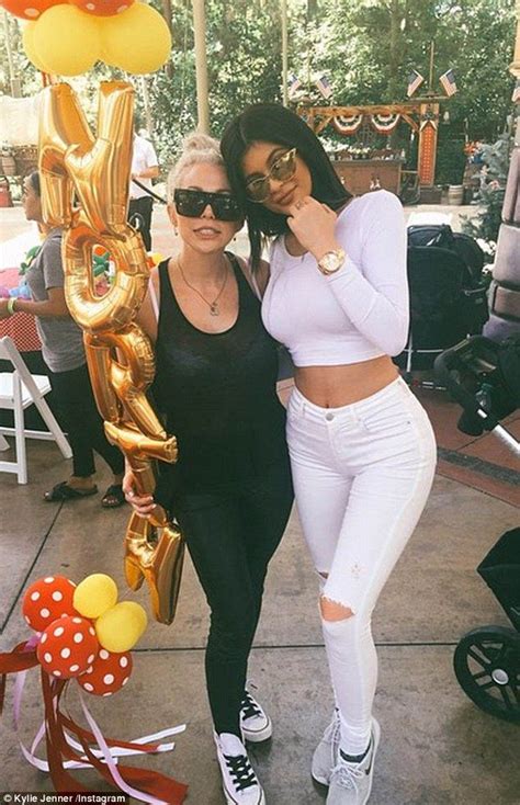 kylie jenner 17 puckers up as she posts another instagram selfie jenner outfits kylie