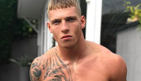 Tv Star Brandon Myers Takes It All Off In A Very Revealing Shower Video