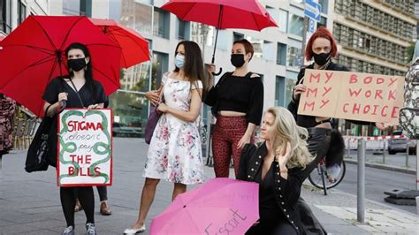 Demo Vor Dem Bundesrat Prostituierte Fordern Öffnung Von Bordellen Rbb24