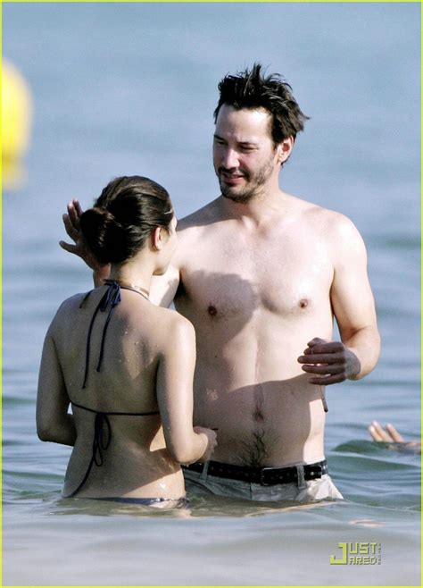 Keanu Reeves Chows Down China Photo 1229811 Photos Just Jared Celebrity News And Gossip