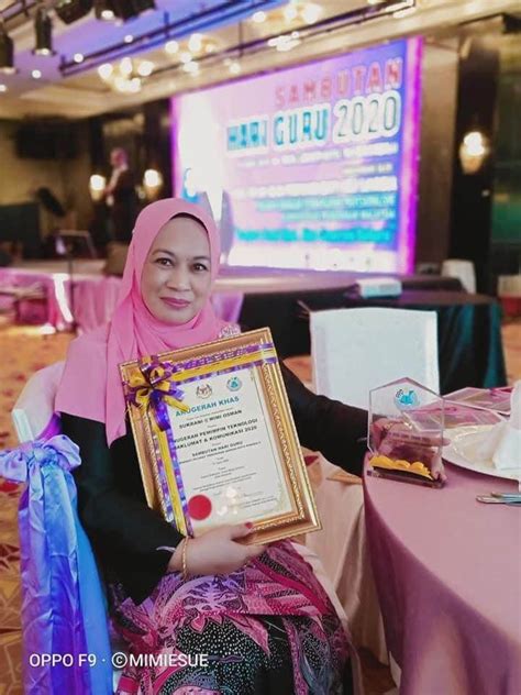 Hal ini terlihat dari animo mahasiswa baru yang terus meningkat setiap tahun. ANUGERAH PEMIMPIN TEKNOLOGI MAKLUMAT & KOMUNIKASI SEMPENA ...