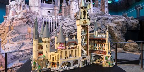 Lego Brings All The Magic Of Hogwarts Castle To A Massive 6000 Piece