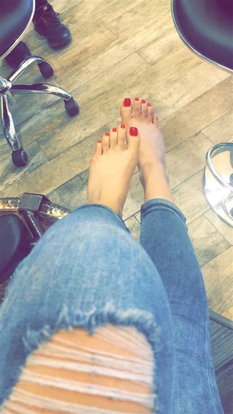 Bella Thorne S Feet